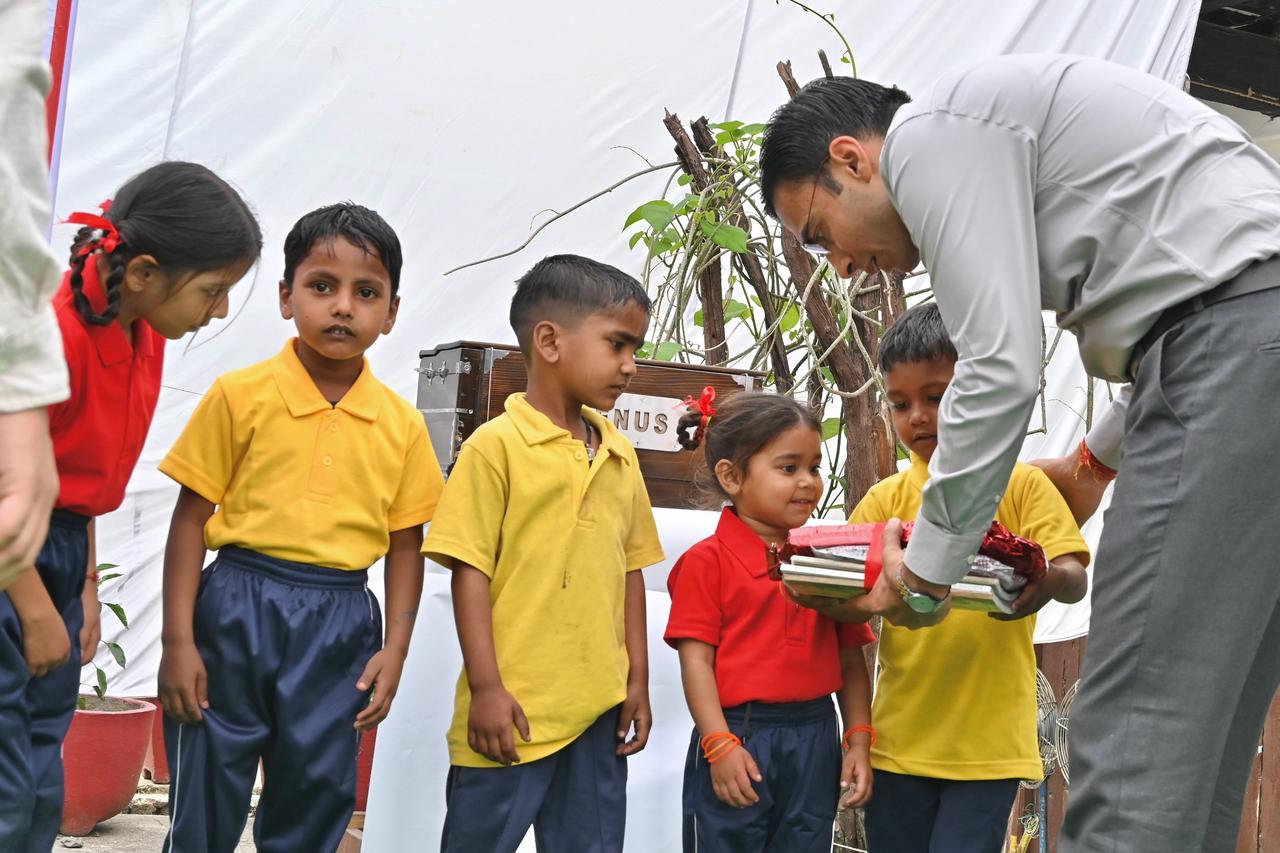 घुमंतु बच्चों के भविष्य उज्वल बनाने हेतु डीएम बंसल का इंटेंसिव लर्निंग मॉडल बना उम्मीद