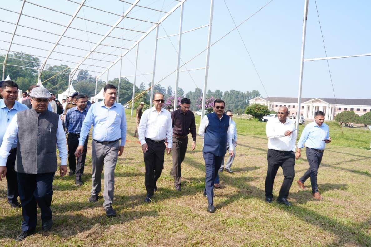 उत्तराखंड स्थापना दिवस पर आयोजित होने वाले कार्यक्रम की तैयारियों का मुख्य सचिव ने लिया जायजा