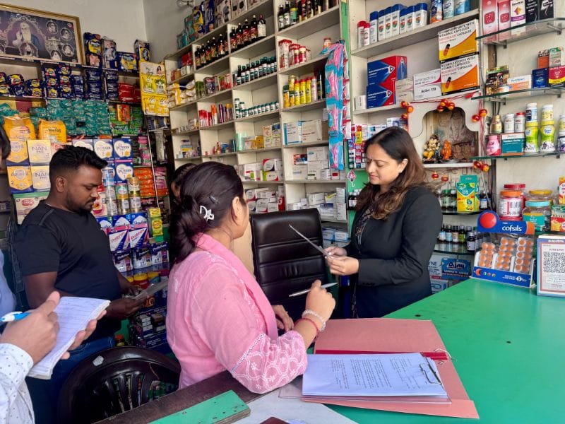 देहरादून में मेडिकल स्टोर्स का औचक निरीक्षण, दो प्रतिष्ठान सील