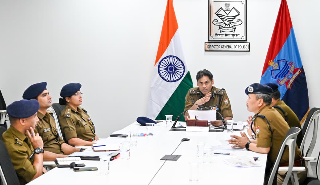 हर जनपद में कड़ी सुरक्षा व्यवस्था व अपराध नियंत्रित करने को लेकर एडीजी लॉ एंड आर्डर ने की समीक्षा बैठक