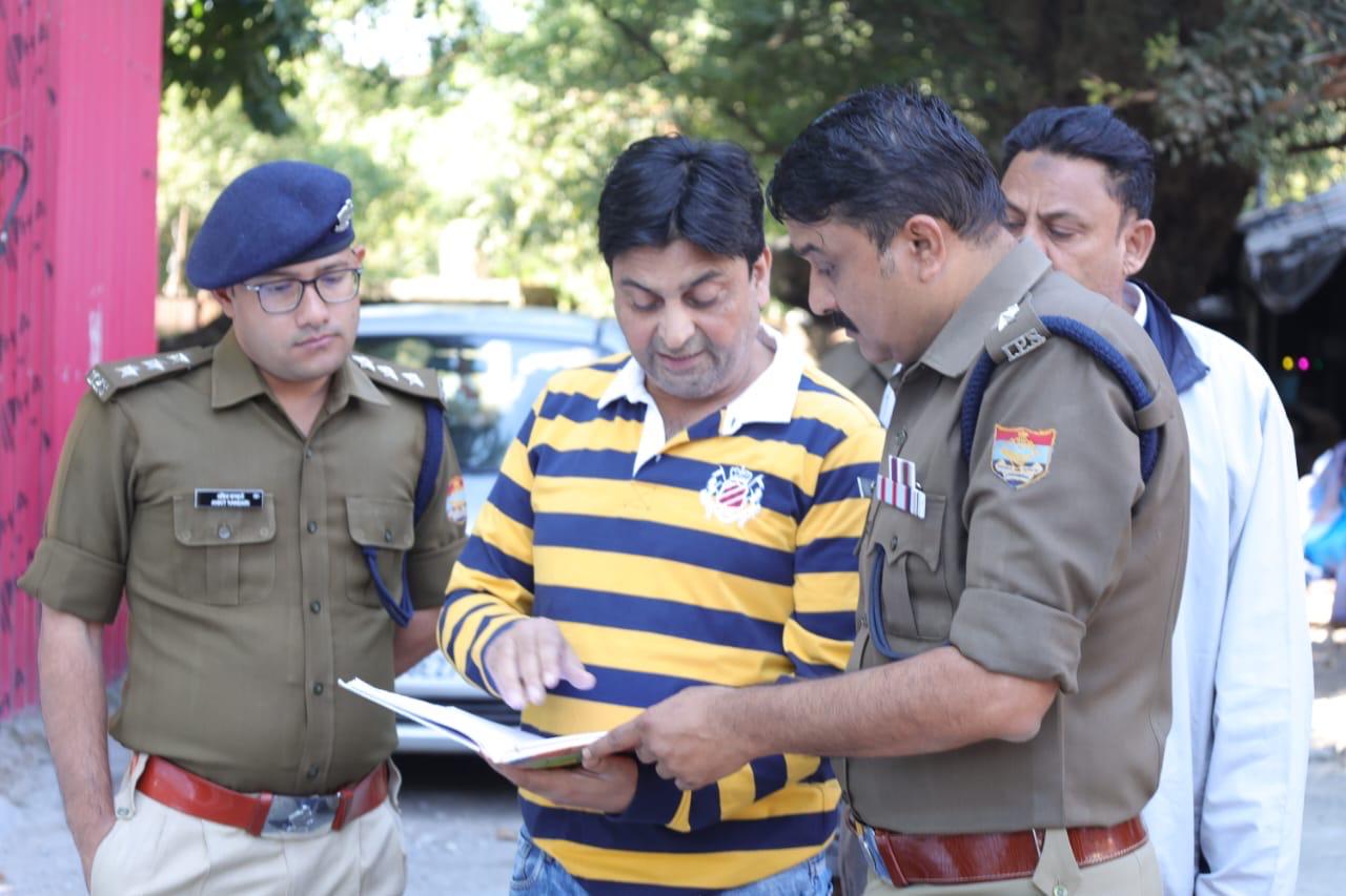 वाहन विक्रय व रेंट पर देने वाले प्रतिष्ठानों को उपभोक्ताओं के दस्तावेज व मोबाइल नंबर को स्वयं करना होगा वेरीफाई: कप्तान अजय