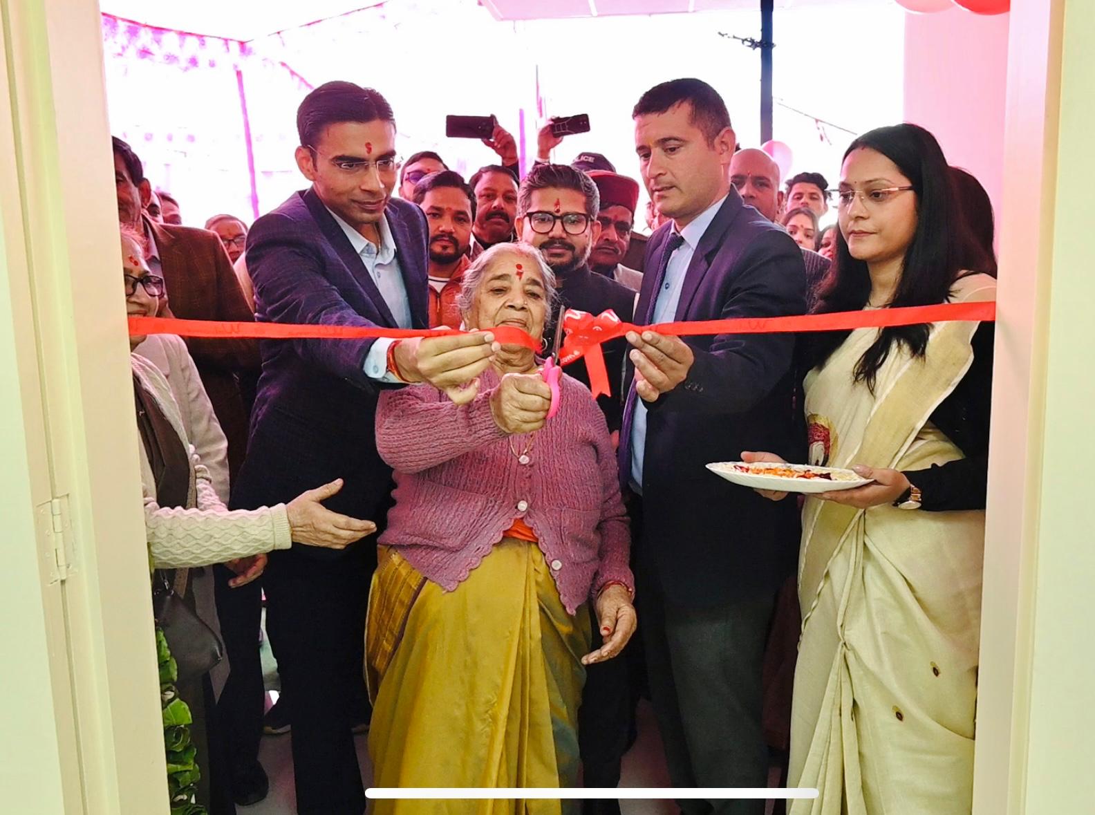 पेंशनरों को डीएम की सौगात, कोषागार में पेंशनरों के लिए बना 