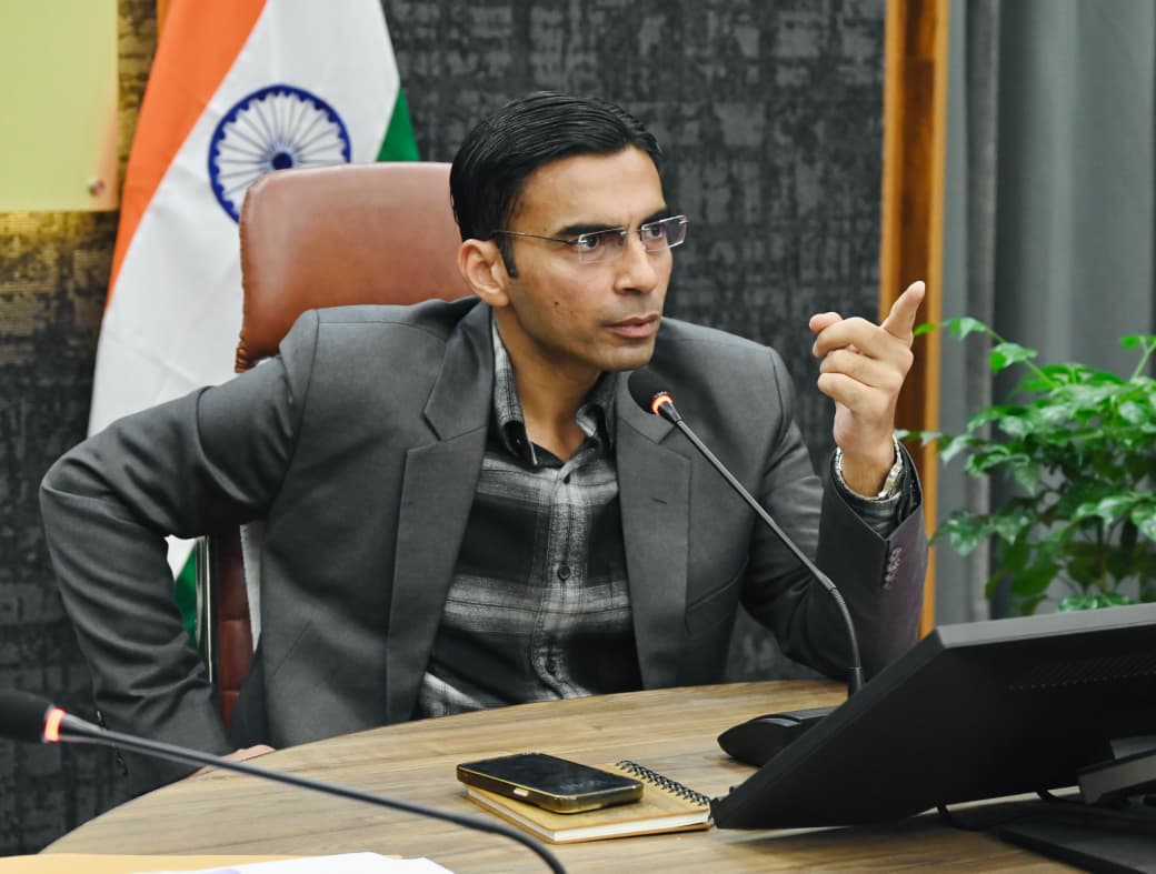 जनमानस से निर्धारित दर से अधिक शुल्क वसूलता एक और सीएससी सेंटर पर लगे ताले