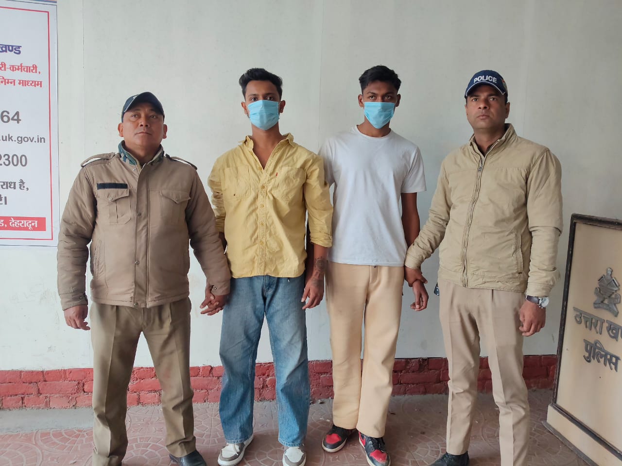 पिल्ला गैंग के 2 गुर्गे तमंचे संग गिरफ्तार