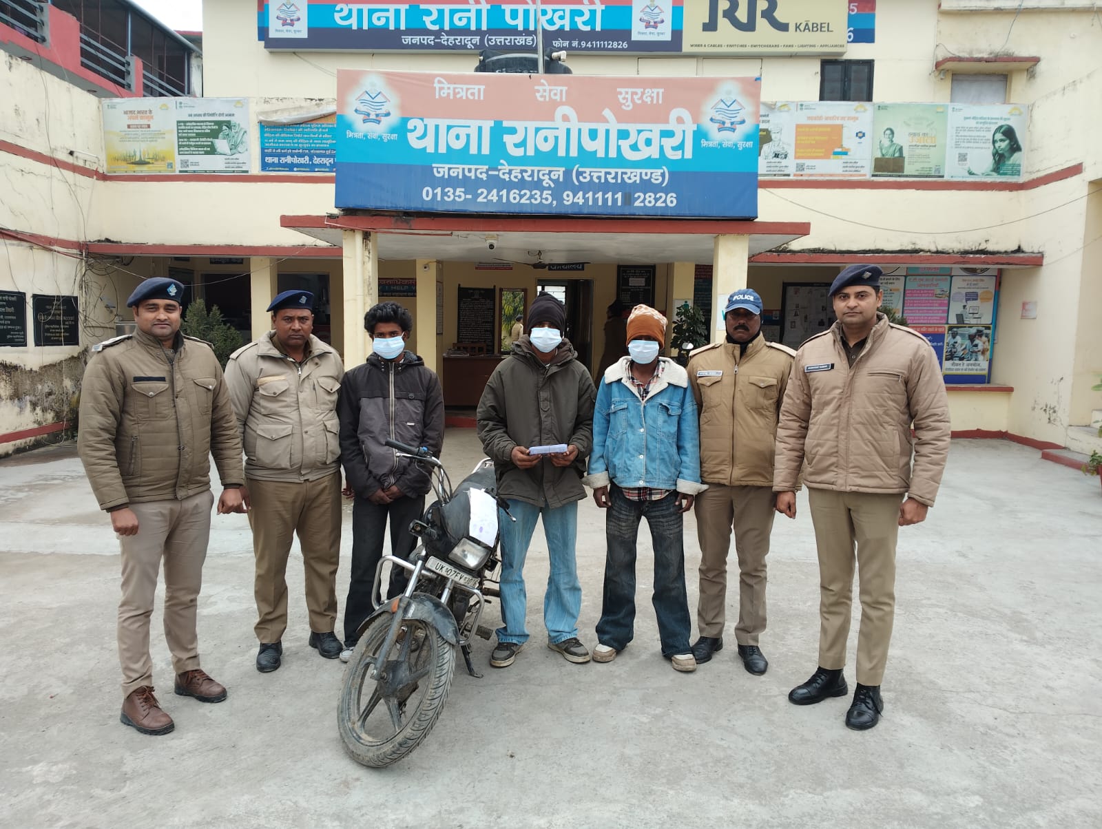 घास लेकर आ रही महिला से मंगलसूत्र झपटने वाले 3 गिरफ़्तार