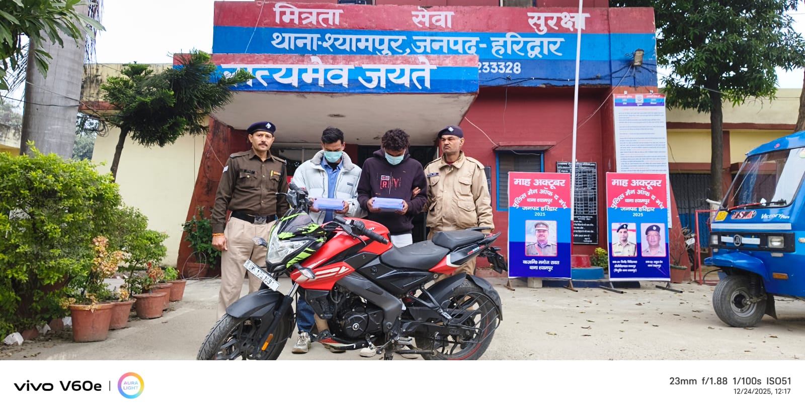 मोबाइल रिपेयरिंग दुकान से चोरी करने वाले 2 चोर गिरफ्तार