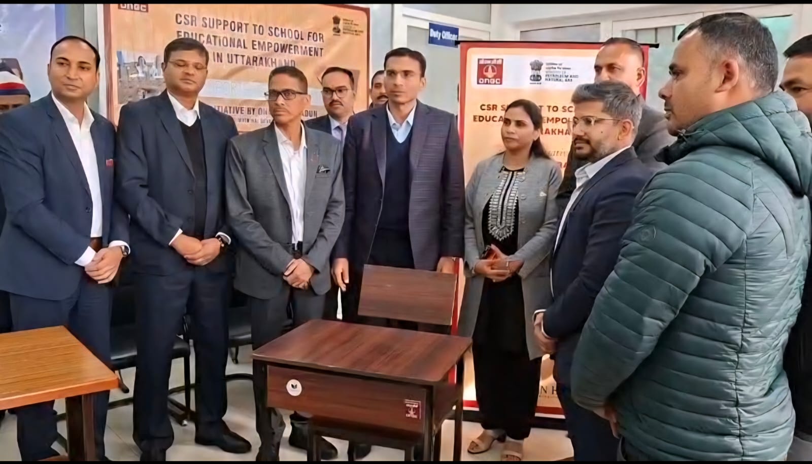 डीएम का सराहनीय प्रयास, ओएनजीसी व मुमकिन है डेवलपमेंट फाउंडेशन के सहयोग से महाराणा प्रताप के छात्रो को मिले 330 टेबल-चेयर