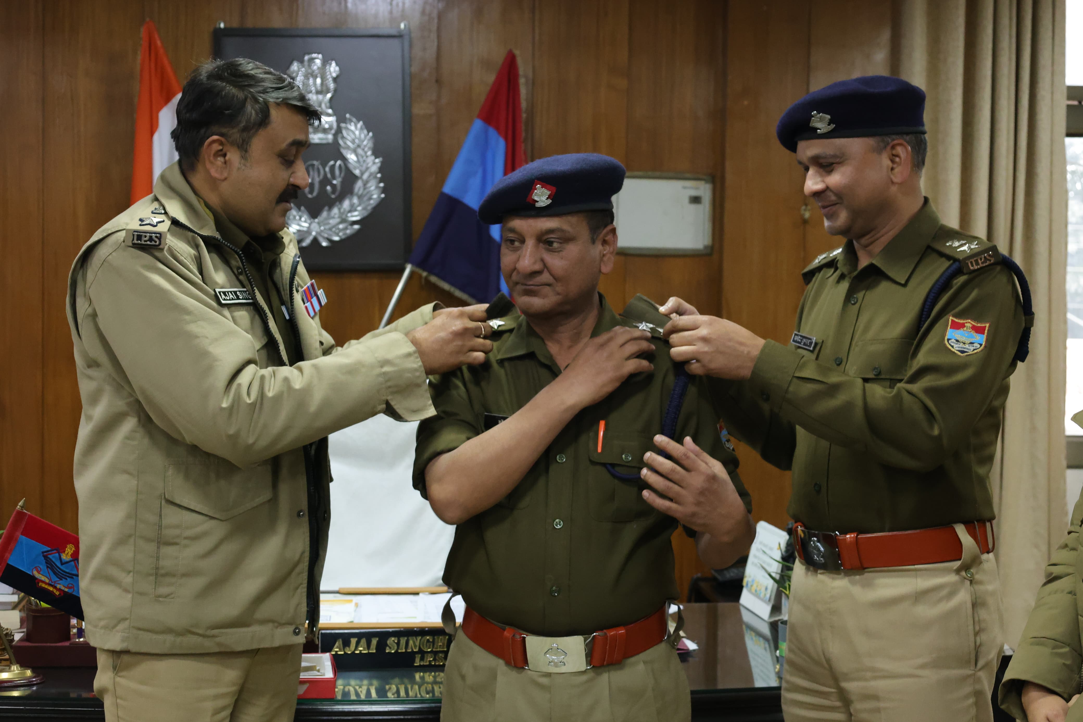 एसआई सवेंद्र के कप्तान अजय ने सजाए सितारे