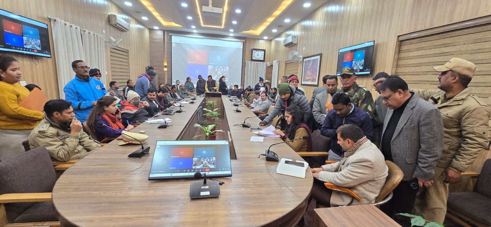 जनता दर्शन में प्रशासन का एक्शन मोड, 88 शिकायतों पर दिए निर्देश