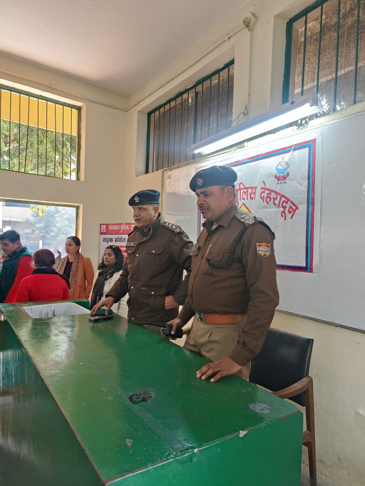 यातायात पुलिस ने मार्शल स्कूल के बच्चों को यातायात नियमो के प्रति जिम्मेदार बनने को बताए नियम