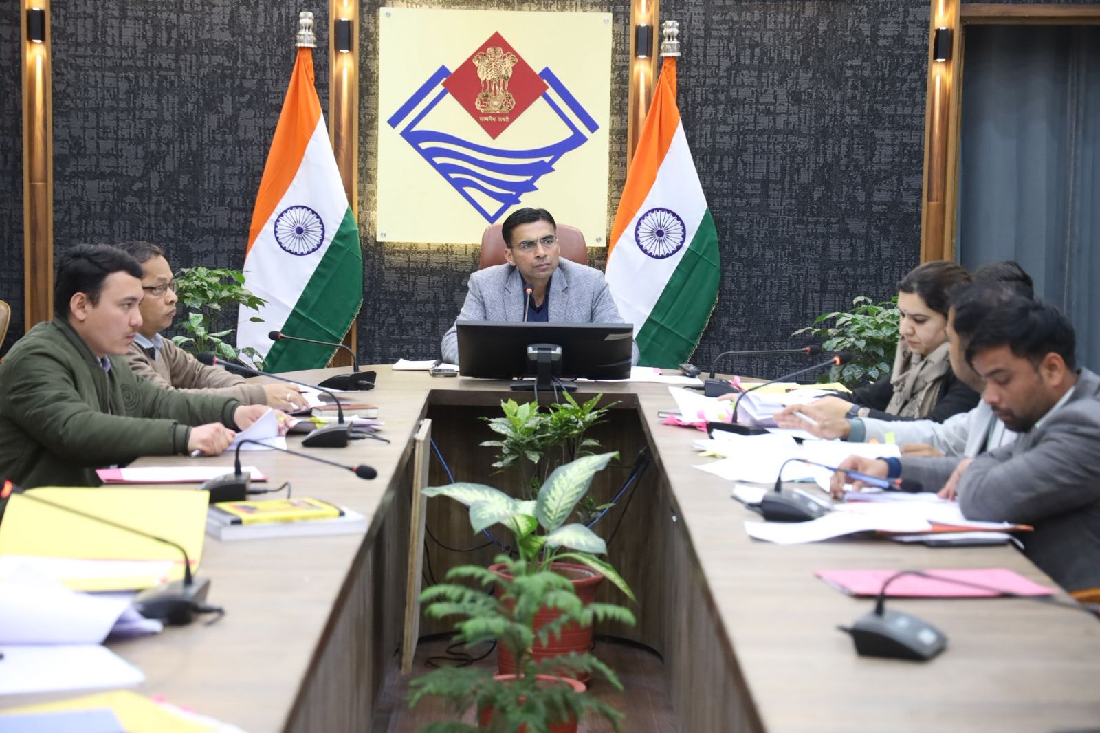 लंबित राजस्व मामलों पर सख्ती, डीएम ने तय की समयसीमा, सुस्त कार्यप्रणाली पर कड़ा रुख