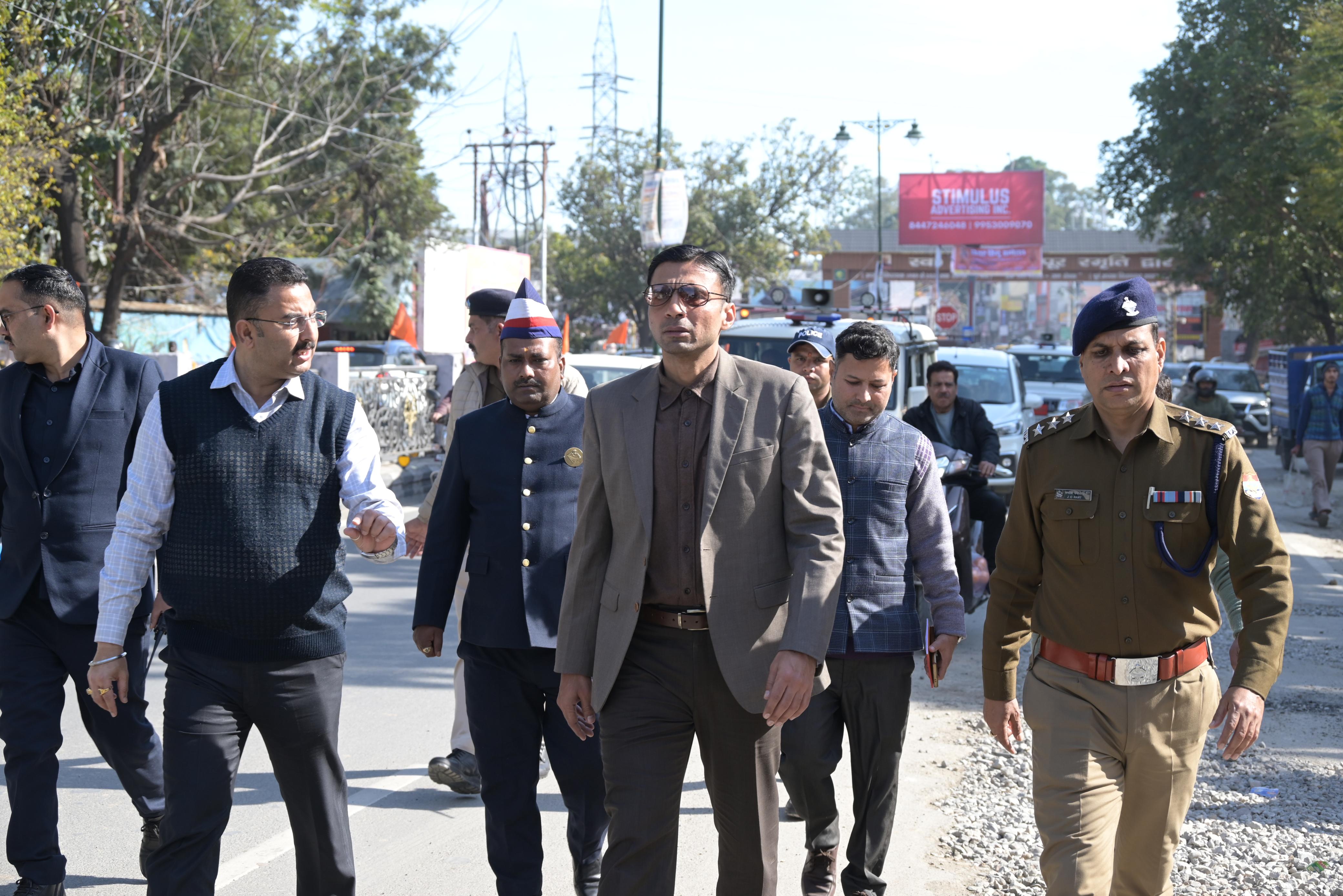 डीएम सविन बंसल के निर्देश पर कार्रवाई,आईएसबीटी क्रॉसिंग पर रोड कटिंग बंद