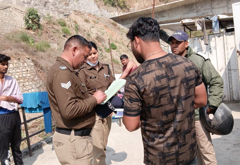 आपरेशन क्रैकडाउन: 879 का सत्यापन हुआ पूरा, डिजिटल वेरिफिकेशन से भी कर रही वेरिफाई