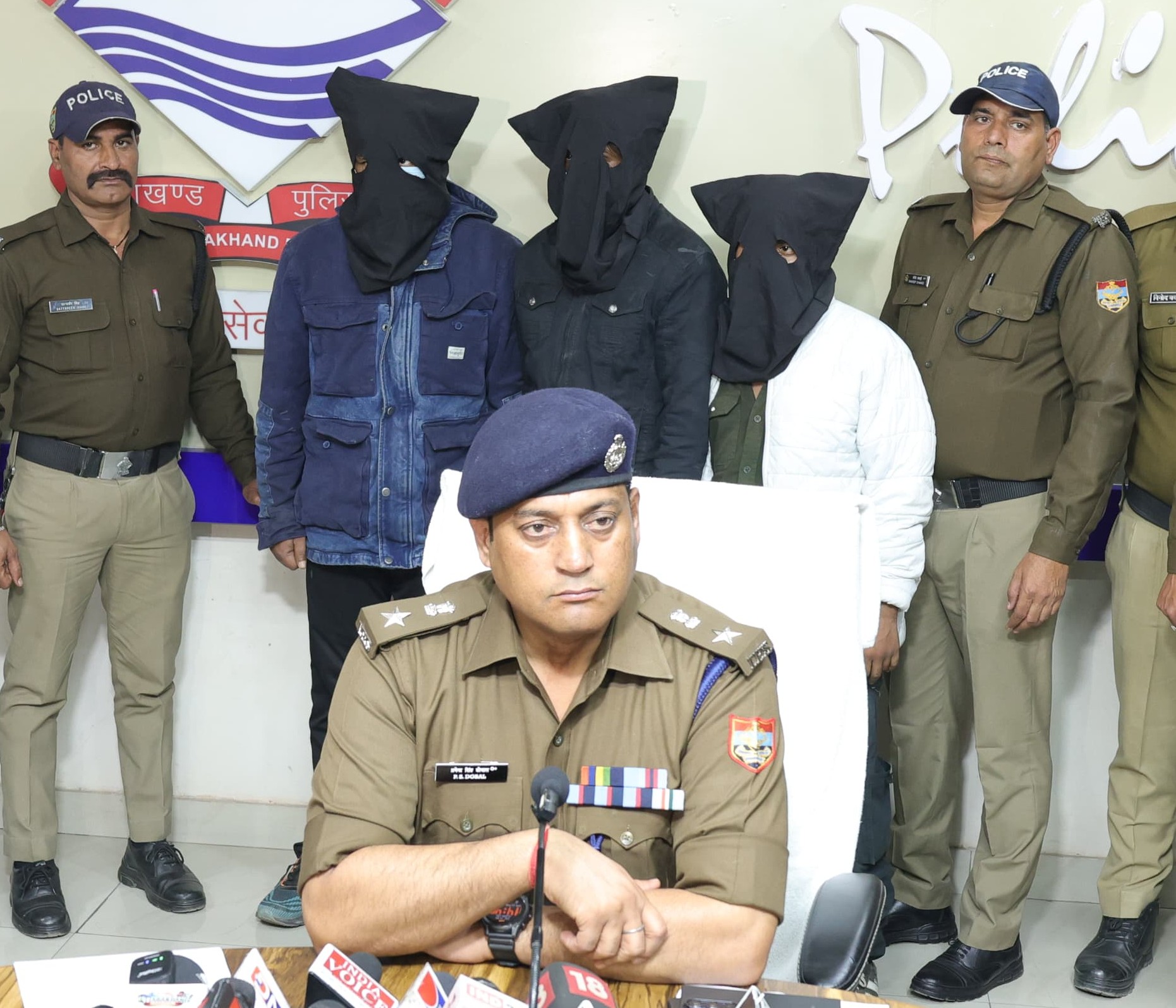 पैसे देने में आनाकानी करने पर दिगंबर के दोस्तो ने उसपर रॉड, हथौड़े व पेंचकस से किया था वार, तीनो गिरफ्तार