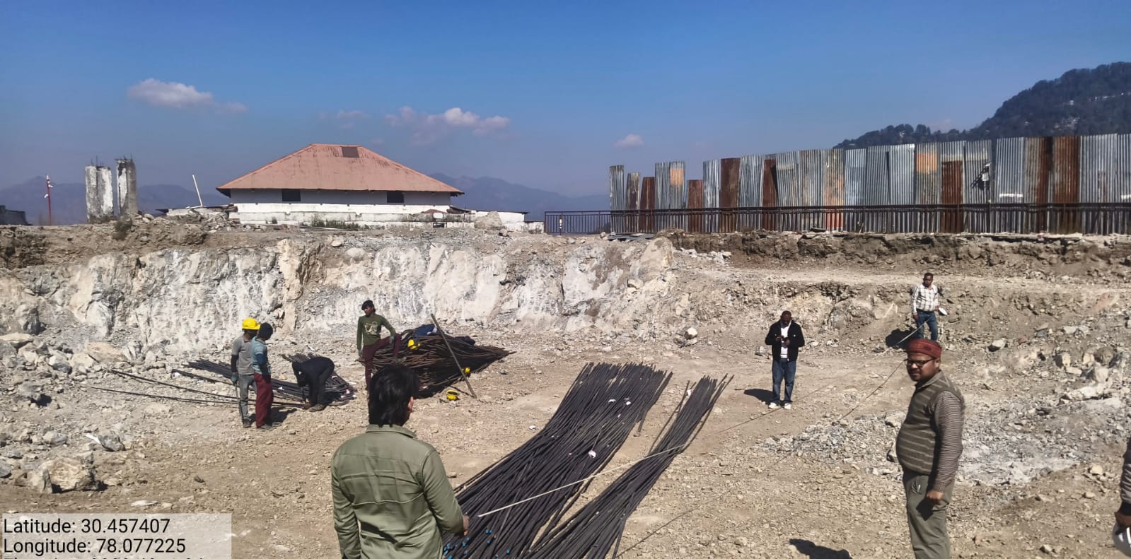 अवैध खनन करने वाले भू-स्वामी पर 2.60 लाख जुर्माना