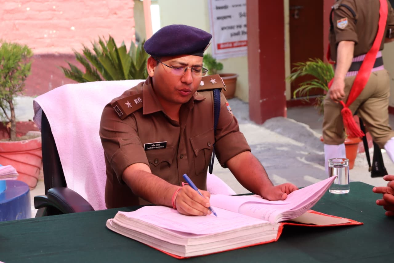 कोतवाली पौड़ी का वार्षिक निरीक्षण: एसएसपी सर्वेश पंवार सख़्त एक्शन मोड में जनसेवा व अनुशासन पर दिया स्पष्ट संदेश