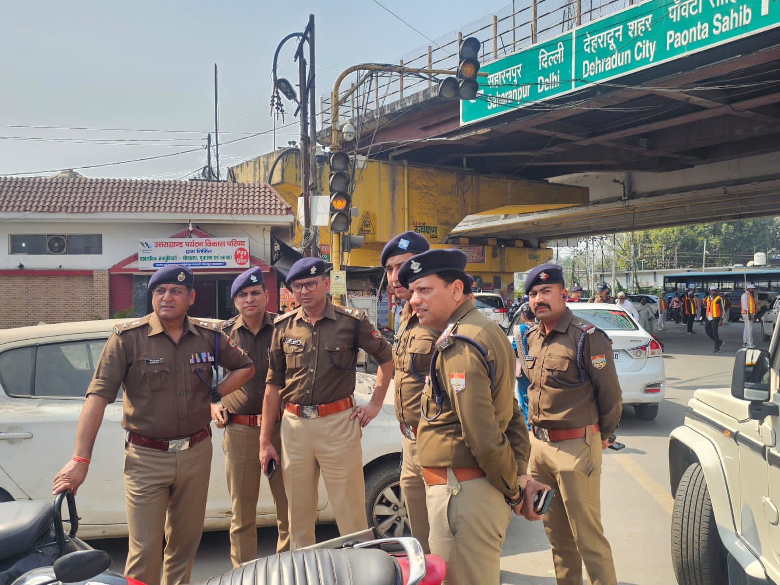 देहरादून में ट्रैफिक सुधार के लिए सड़कों पर उतरे एसएसपी, व्यस्त चौराहों का किया निरीक्षण