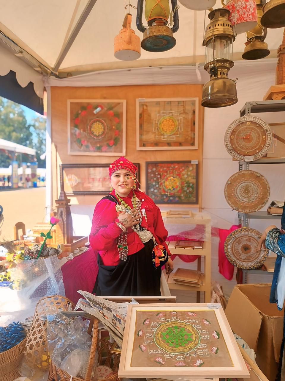 भोजपत्र कला से आत्मनिर्भरता की मिसाल बनीं निकिता रावत