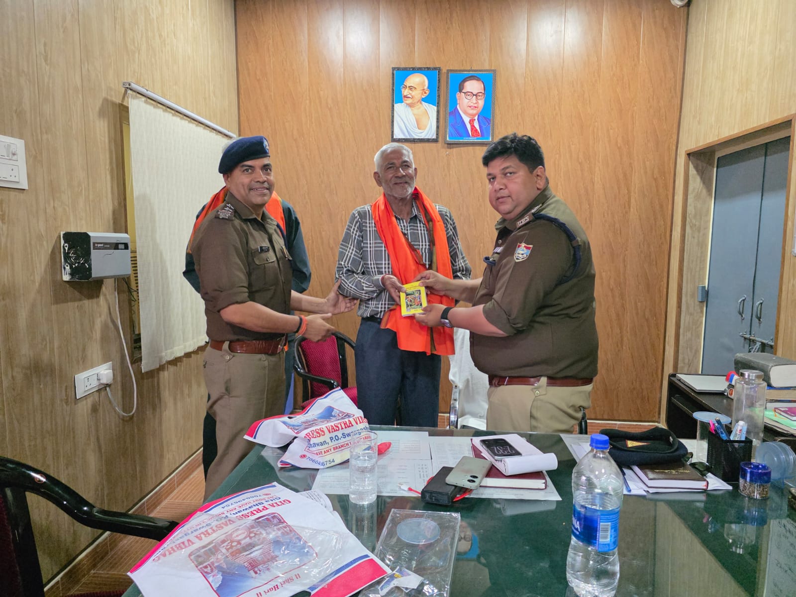 लक्ष्मणझूला में पुलिस-जन संवाद: सीओ श्रीनगर ने पेंशनर्स व सीएलजी सदस्यों संग की बैठक