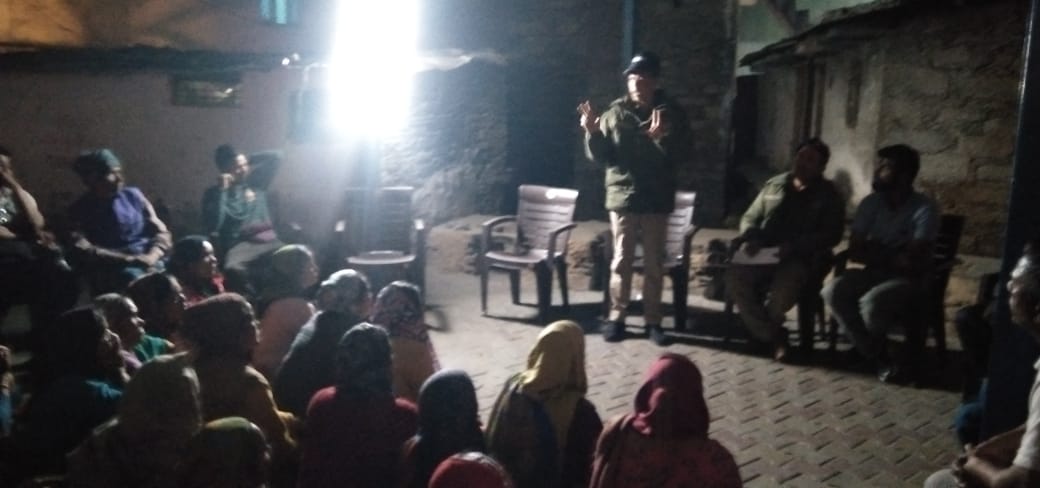 गांव-गांव पहुंच रही रुद्रप्रयाग पुलिस,“अभियान प्रहरी पड़ाव” से बढ़ रहा जनता-पुलिस का भरोसा
