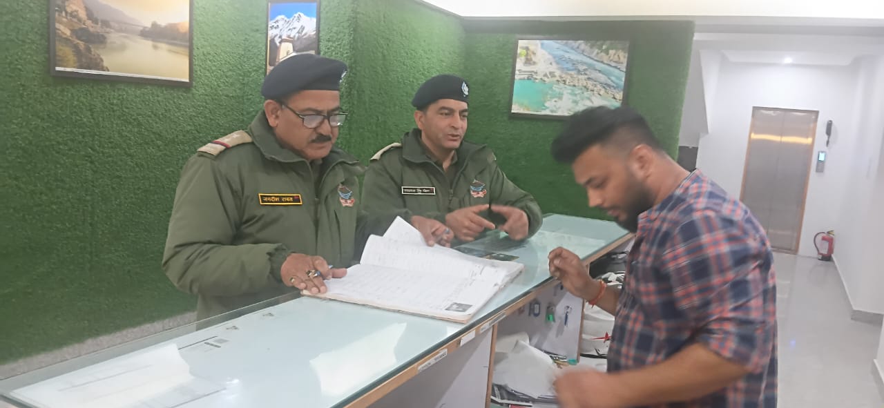 रुद्रप्रयाग पुलिस ने होटल, रिजॉर्ट में की चेकिंग, अनिवार्य रूप से सीसीटीवी लगाने के निर्देश
