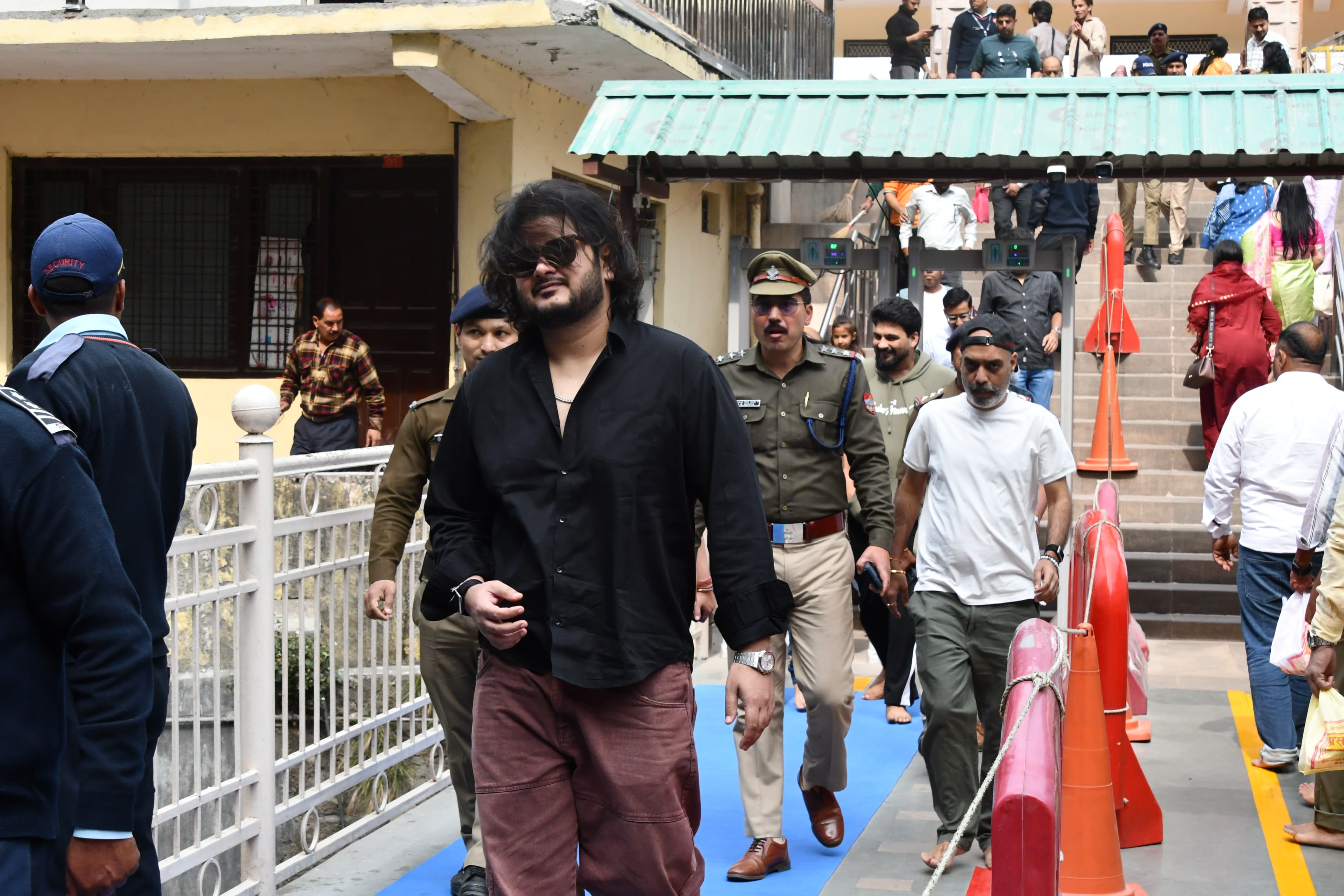 कैंची धाम पहुंचे गायक विशाल मिश्रा, बाबा नीम करौली के दर्शन कर लिया आशीर्वाद