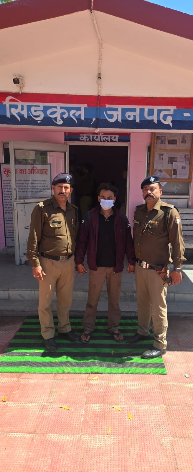 घर में घुसकर हमला और फायरिंग करने वाले आरोपी पर पुलिस की कार्रवाई, एक गिरफ्तार