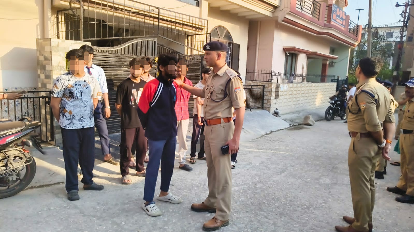 कॉलेजो में पढ़ने वाले छात्रों के लगातार आपराधिक गतिविधियों में संलिप्तता पर पुलिस कप्तान ने दी कड़ी प्रतिक्रिया, हॉस्टल-पीजी में चेकिंग अभियान शुरू