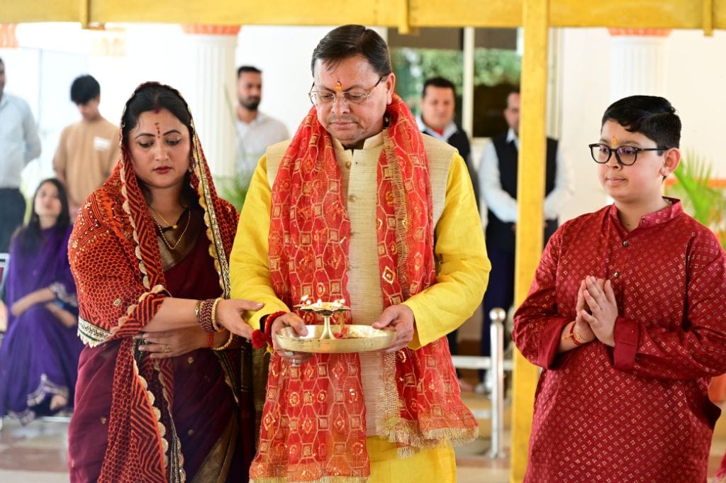 मुख्यमंत्री आवास में रामनवमी पर कन्या पूजन, सीएम धामी ने दिया समृद्धि का संदेश