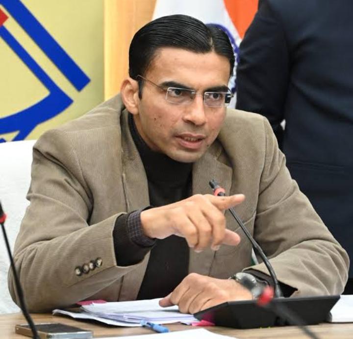 जनता का अटूट विश्वास, न्याय की मजबूत पहचान – देहरादून के डीएम के समर्थन में उठी एकजुट आवाज