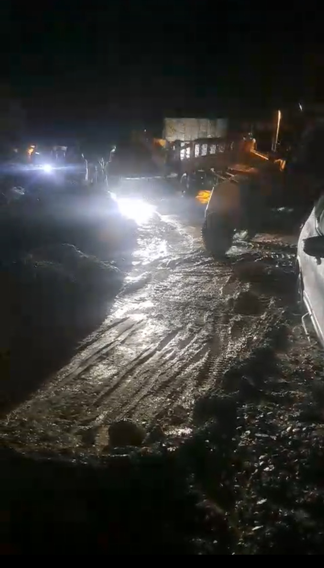 रुद्रप्रयाग में बारिश का कहर, सिरोबगड़ के पास मार्ग बाधित पुलिस मुस्तैद