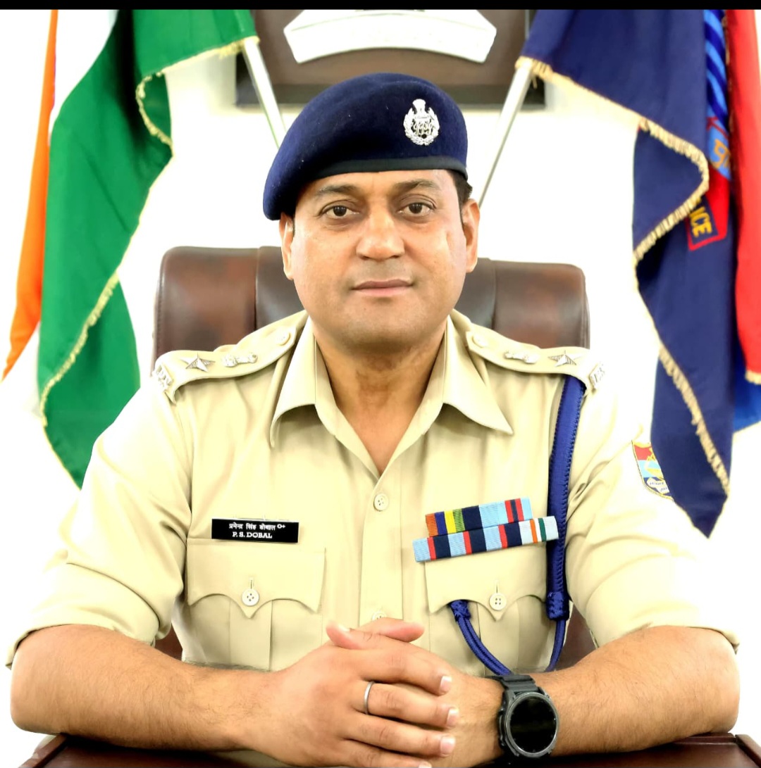 दून पुलिस की मुस्तैदी को सलाम, देर रात ड्यूटी कर रहे जवानों को मिला सम्मान