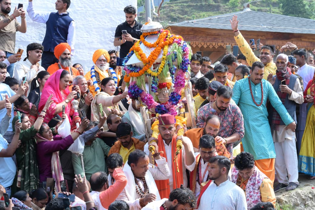 जयघोष के बीच निकली बाबा केदार की डोली, 22 अप्रैल को खुलेंगे कपाट*