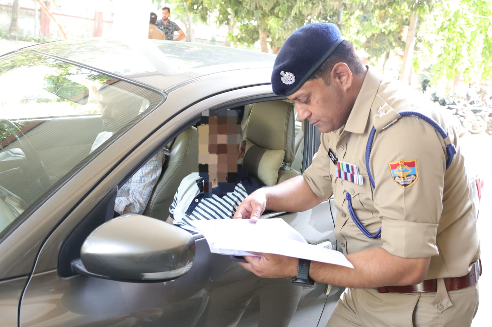 मानवता की मिसाल बने एसएसपी दून,बुजुर्ग की समस्या सुनकर दिलाया भरोसा