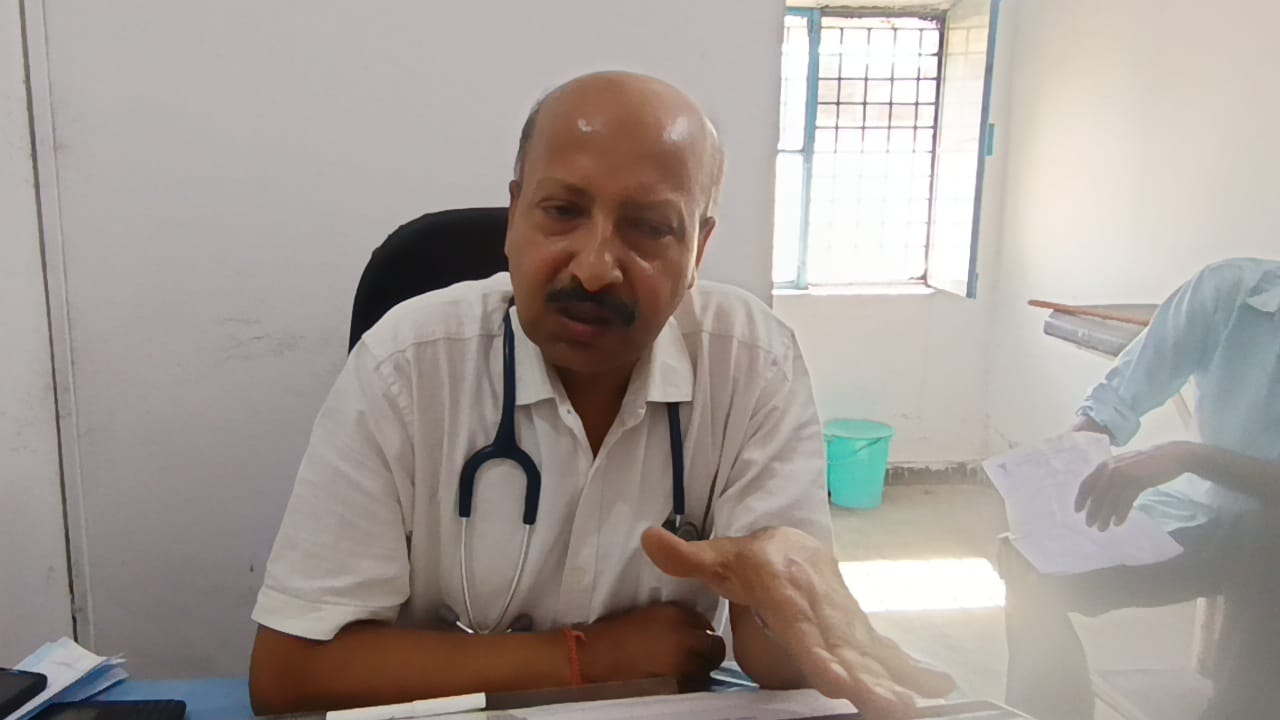 हीट स्ट्रोक से बचने को अत्यधिक मात्रा में पानी व रस्सेदार फलों का करें सेवन: डॉ0 झा