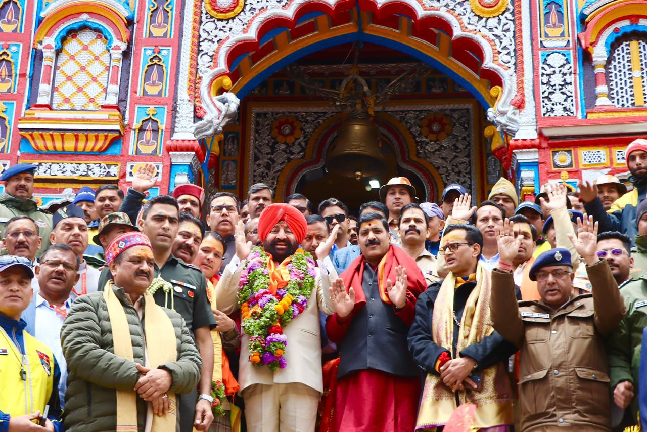 बद्रीनाथ धाम पहुंचे राज्यपाल, पूजा-अर्चना कर प्रदेश की खुशहाली की मांगी कामना
