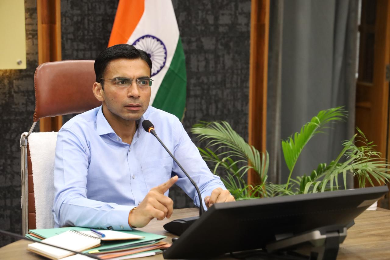 डेंगू रोकथाम को लेकर डीएम सख्त, विभागों को दिए कड़े निर्देश