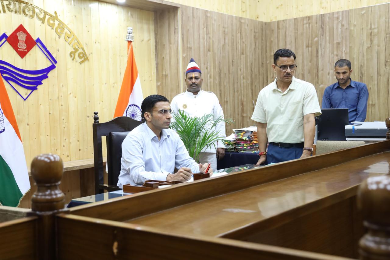 *डीएम सविन बंसल का बड़ा फैसला: विवादित बिल्डर पुनीत अग्रवाल 6 माह के लिए जिला बदर*