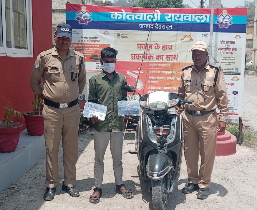 रायवाला थाना क्षेत्र में मोबाइल चोरी की 2 घटनाओं का खुलासा, चोर ने ज्वालापुर के एक घर व मंदिर में भी की थी चोरी