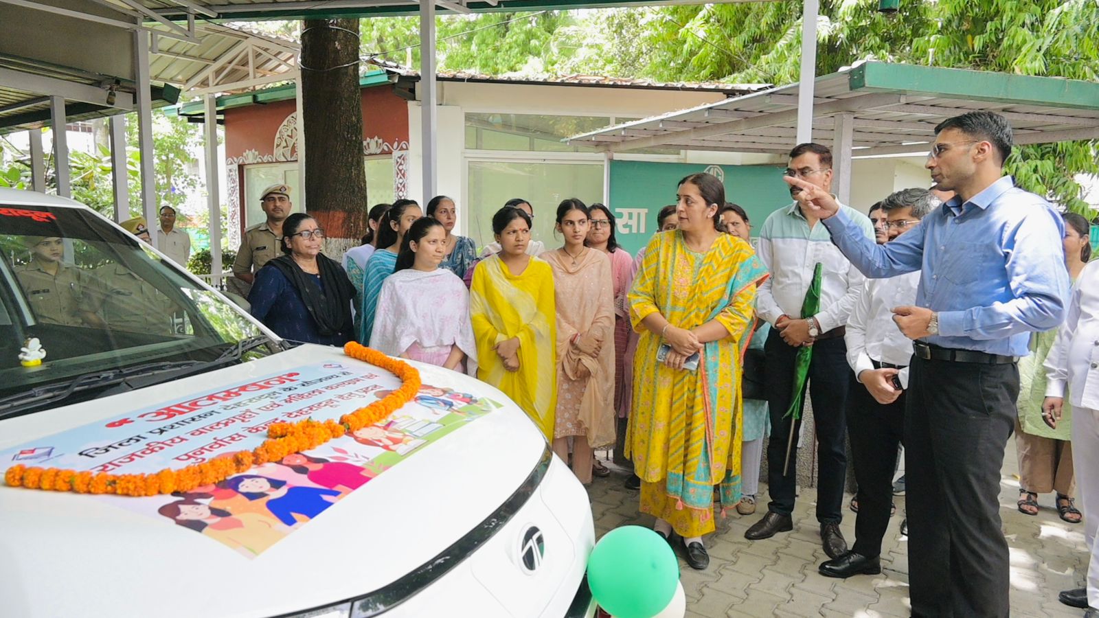 डीएम की पहल, डीडीआरसी व नारी निकेतन को मिली निशुल्क ईवी सेवा