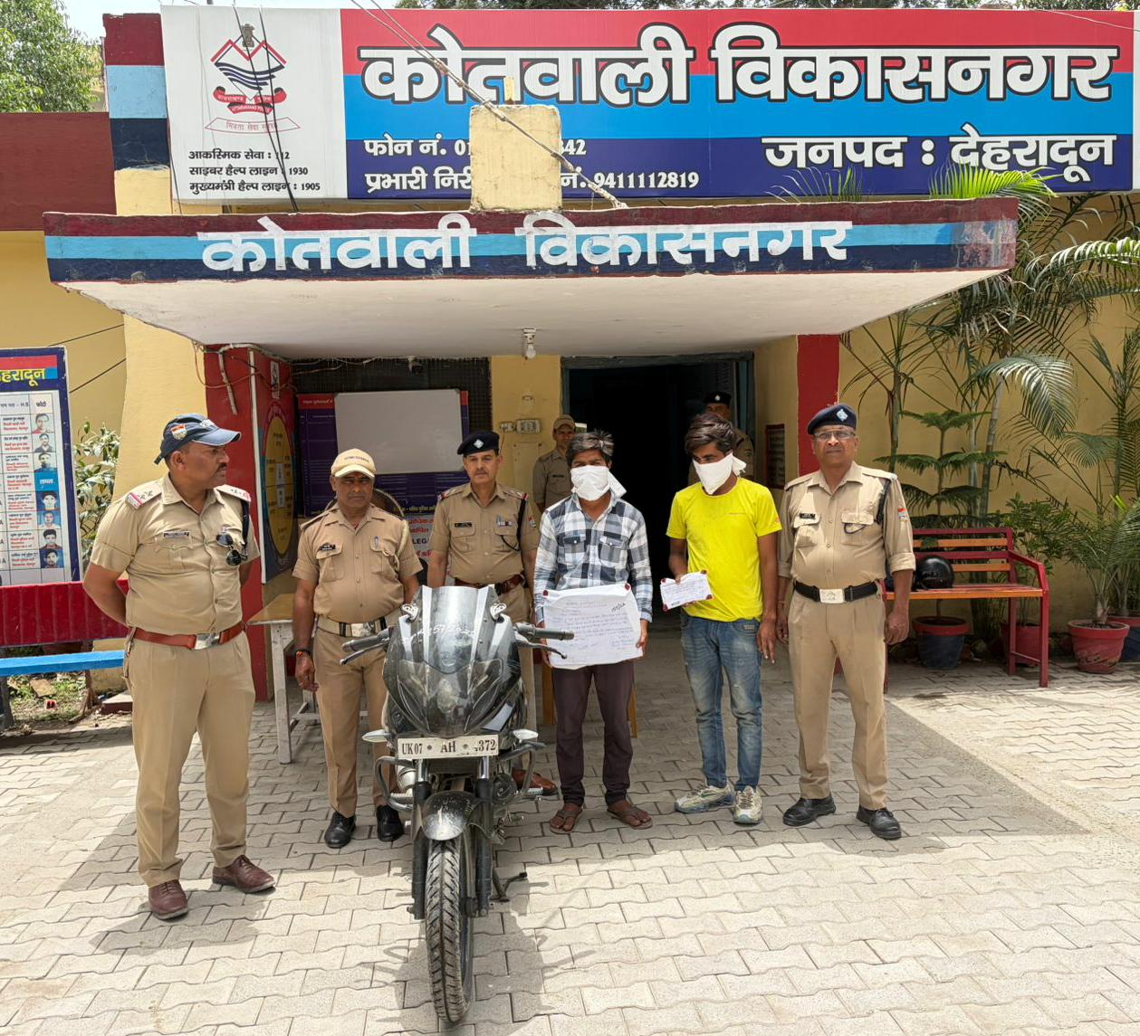 ई-रिक्शा सवार महिला के साथ हुई स्नेचिंग की घटना का 06 घंटे में दून पुलिस ने किया खुलासा