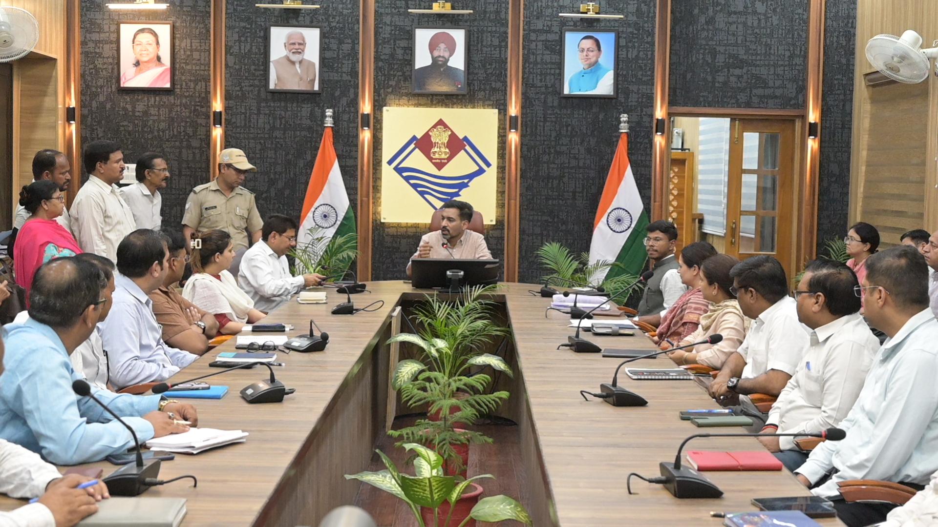 डीएम ने संभाला पदभार, जनता मिलन में 115 शिकायतों पर त्वरित कार्रवाई के निर्देश*