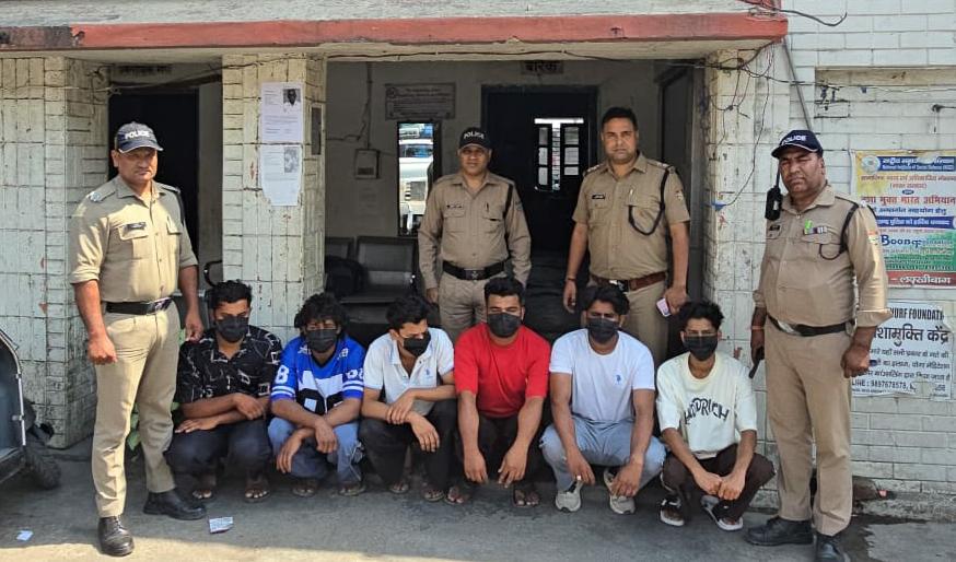 रेलवे स्टेशन के पास हुड़दंग करने वाले 6 युवक गिरफ्तार*