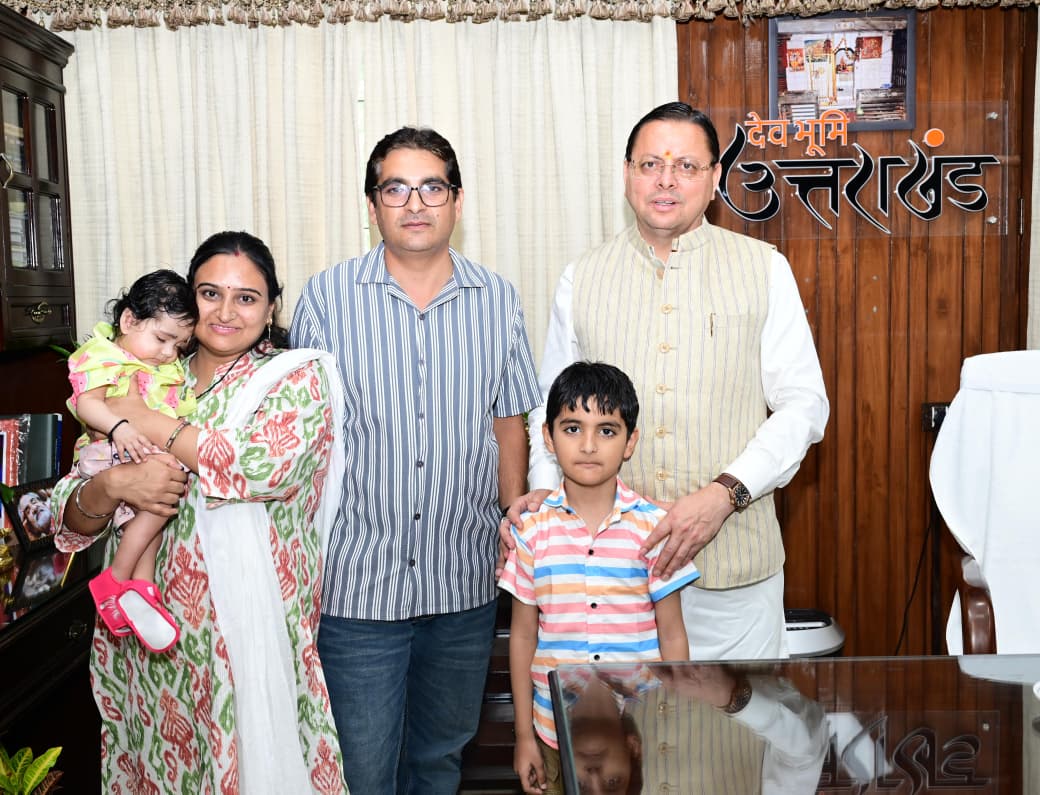 वरिष्ठ पत्रकार हेम भट्ट ने मुख्यमंत्री से की मुलाकात, सही कार्यवाही की लगाई गुहार