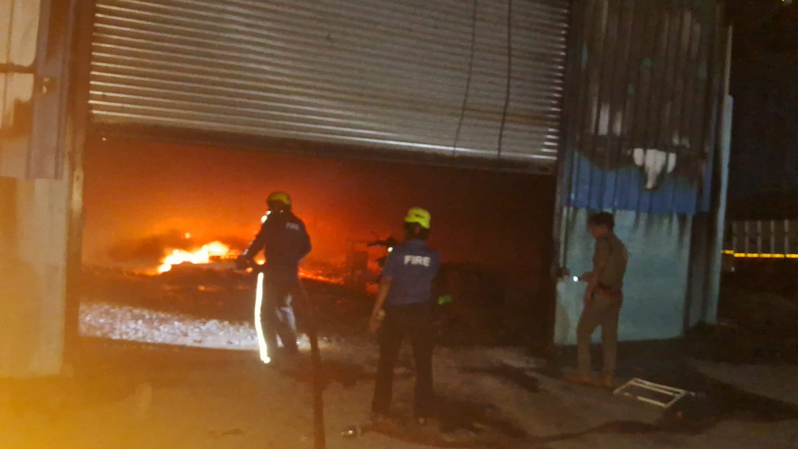 अमेज़ॉन के गोदाम में लगी आग, फायर यूनिट व पुलिस टीम ने कड़ी मशक्कत के बाद पाया काबू, 2 की मौत