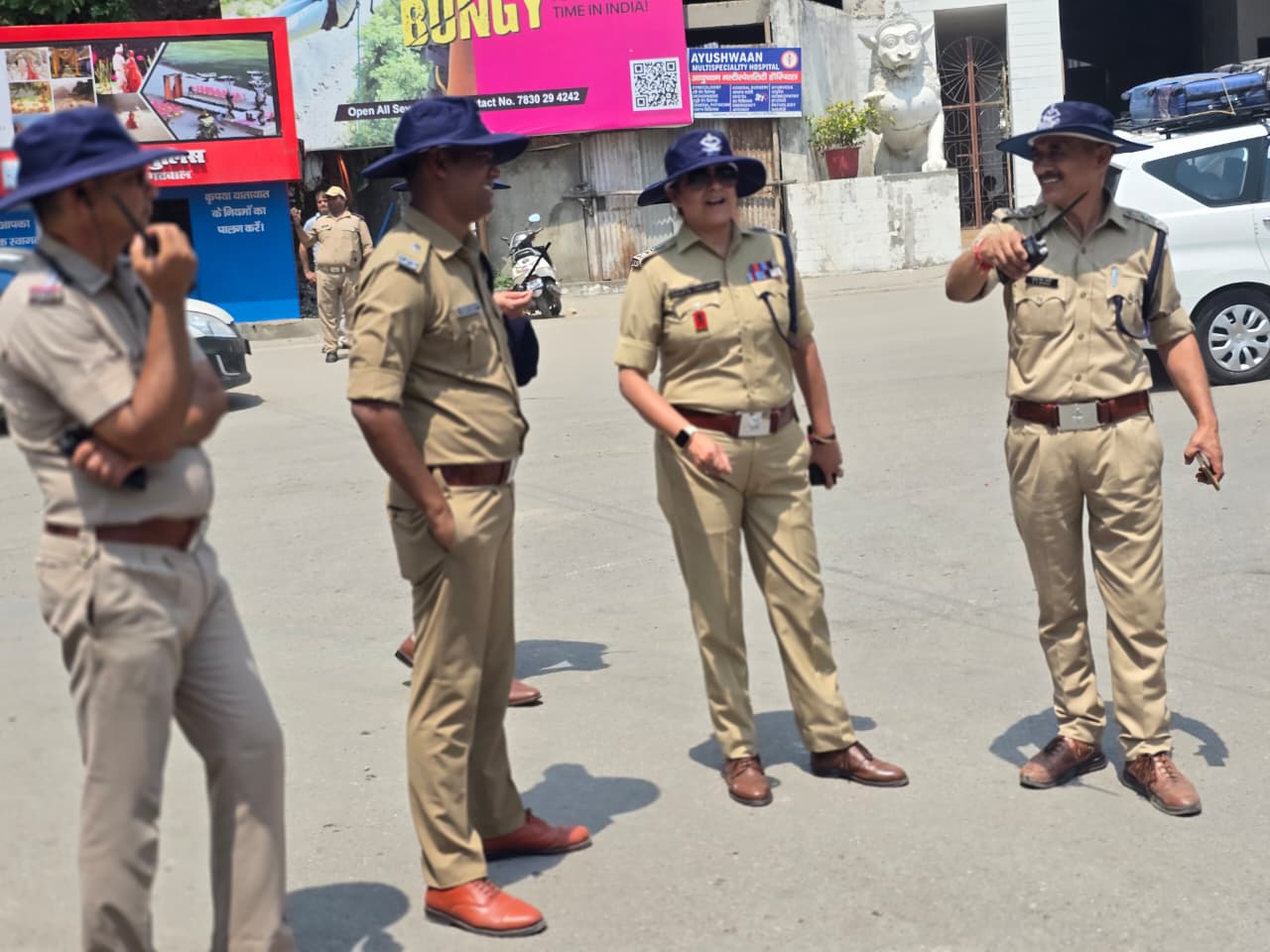 भीषण गर्मी में भी कर्तव्यपथ पर डटे जवानो के साथ ग्राउंड जीरो पर उतरी कप्तान श्वेता