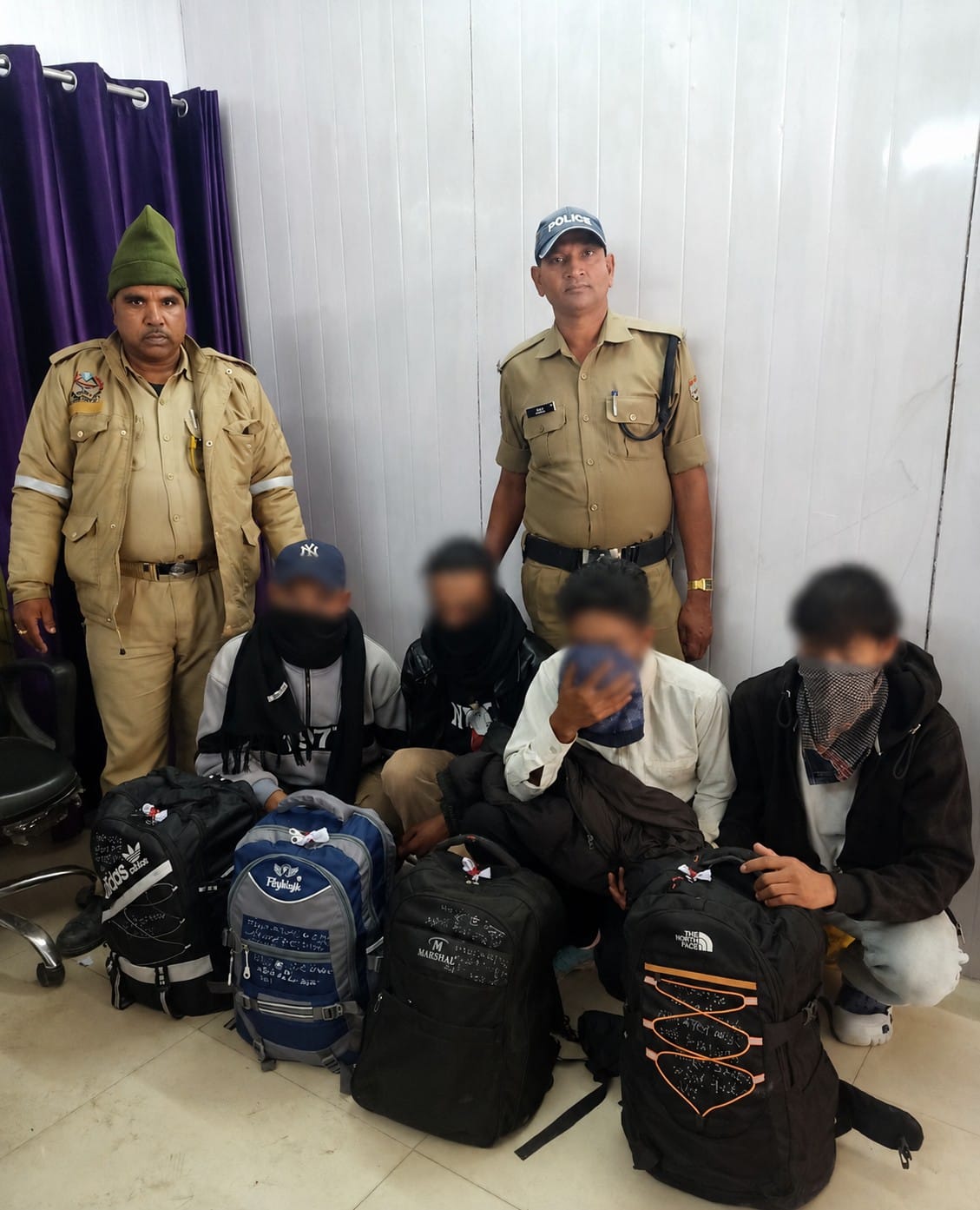 केदारनाथ यात्रा में शराब तस्करी पर रुद्रप्रयाग पुलिस का शिकंजा, 70 बोतलों के साथ 4 गिरफ्तार*