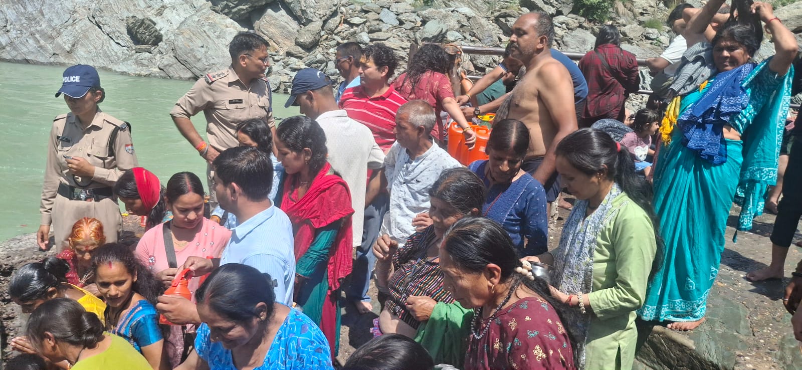 सोमवती अमावस्या स्नान पर घाटों पर टिहरी पुलिस बनाये हुए है सुरक्षा