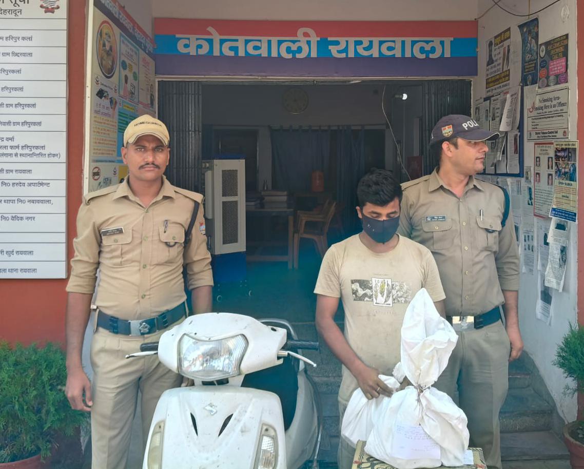 4 पेटी शराब के साथ 1 अभियुक्त गिरफ्तार, नाबालिक किशोर भी शामिल