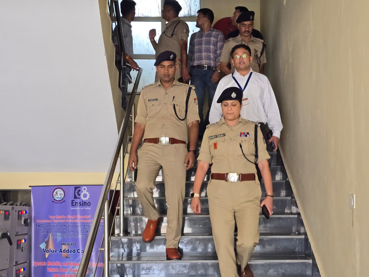नीट परीक्षा केंद्र पहुंचकर एसएसपी श्वेता चौबे ने लिया सुरक्षा तैयारियों का जायजा